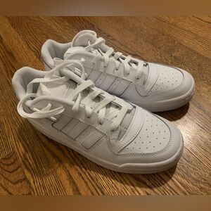 Original Adidas Forum Low - Cloud White
Size: Men’s US 7 / Women's US 8